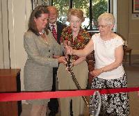 Siobhan A. Reardon cuts the ribbon with Library customers